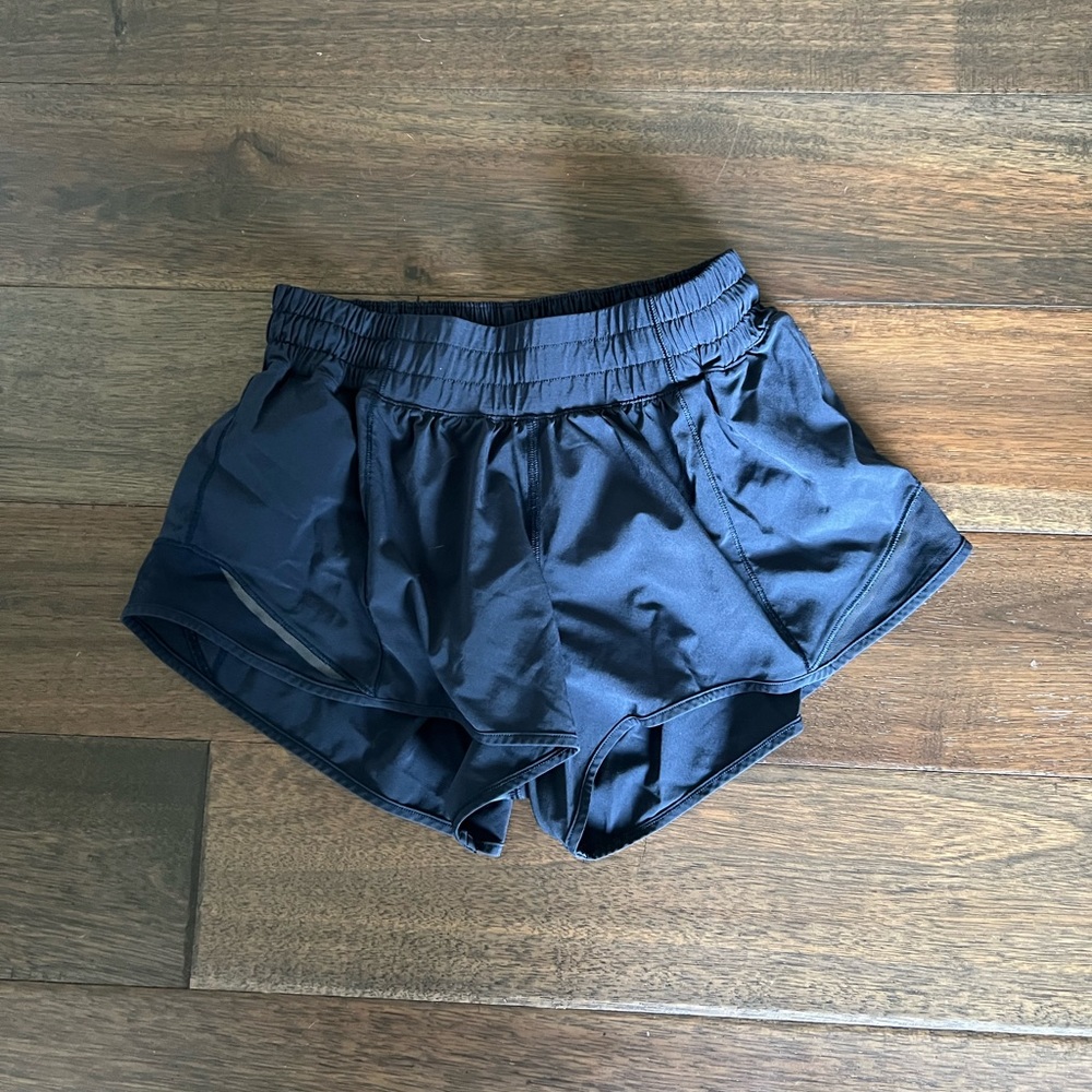 Lululemon hotty got low rise 2.5 shorts in navy